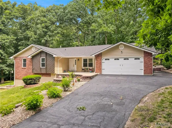800 Pralle Ln, Saint Charles, MO 63303