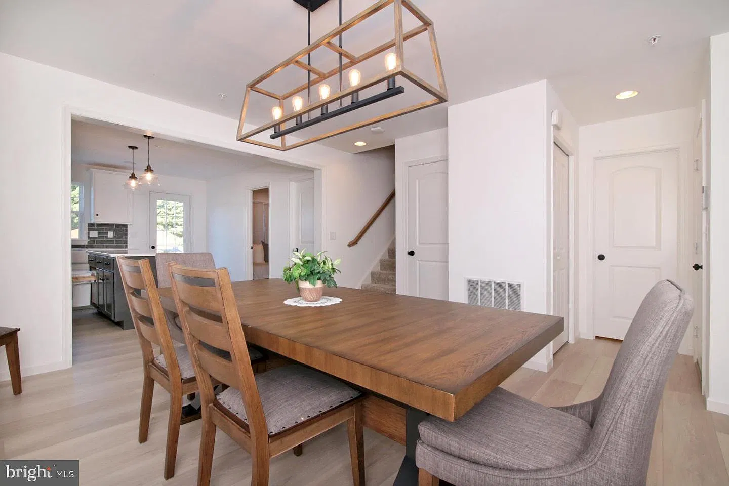 3 bed, 2.5 bath, 2080 sqft, $2,195 — Photo 4