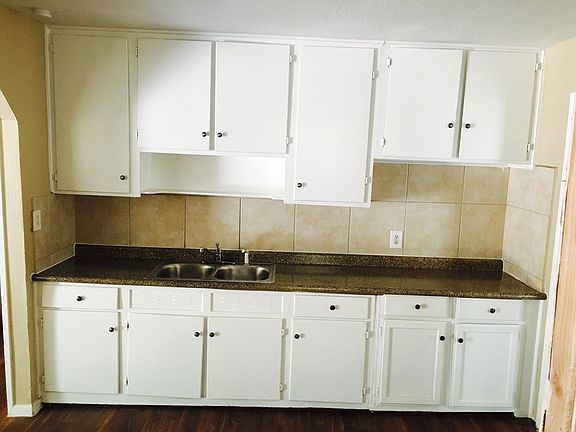 4th image of 5121 Royal Dr