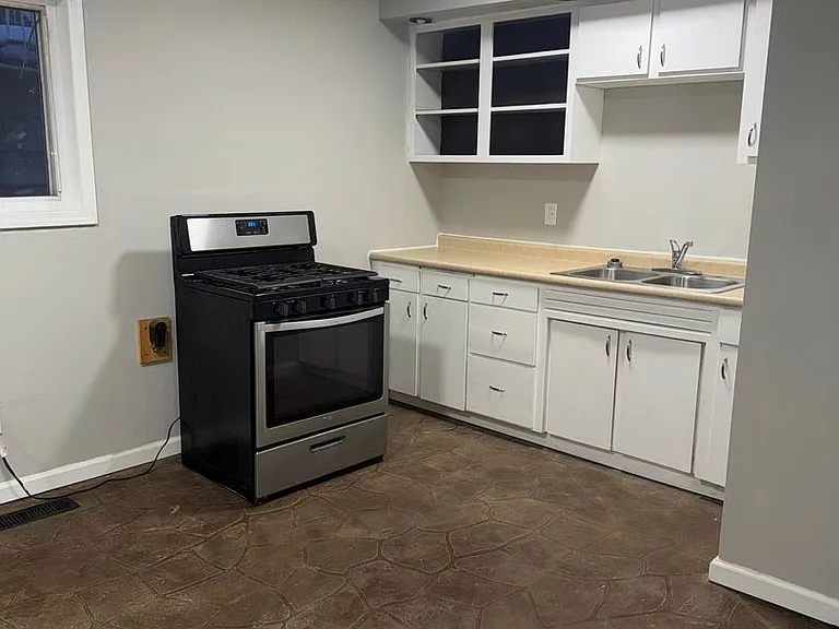 2730 Dorothy Ave NE — Photo 3