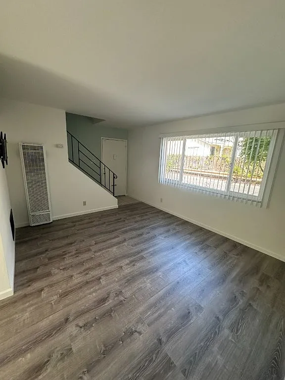 3 bed, 1.5 bath, 1054 sqft, $3,000 — Photo 3
