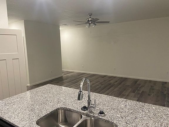 5th image of 122 N Jackson Heights Ct