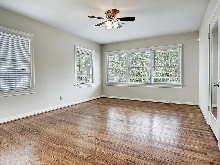 3709 Parkwood Dr — Photo 8
