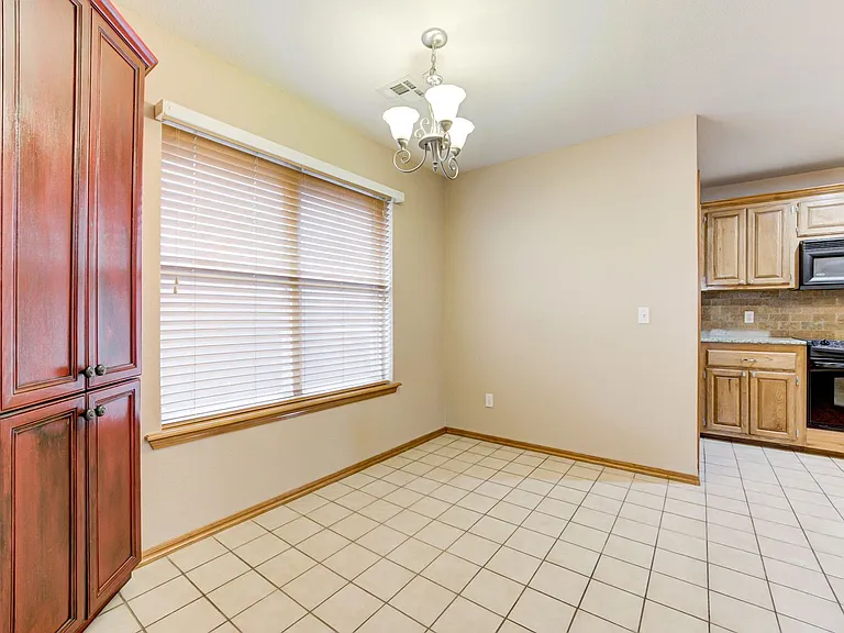 605 Eastview Dr — Photo 30
