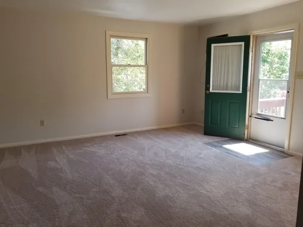 803 Station St APT 3, Sturgeon, PA 15082