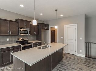 9608 Cedarwood Dr, West Des Moines, IA 50266