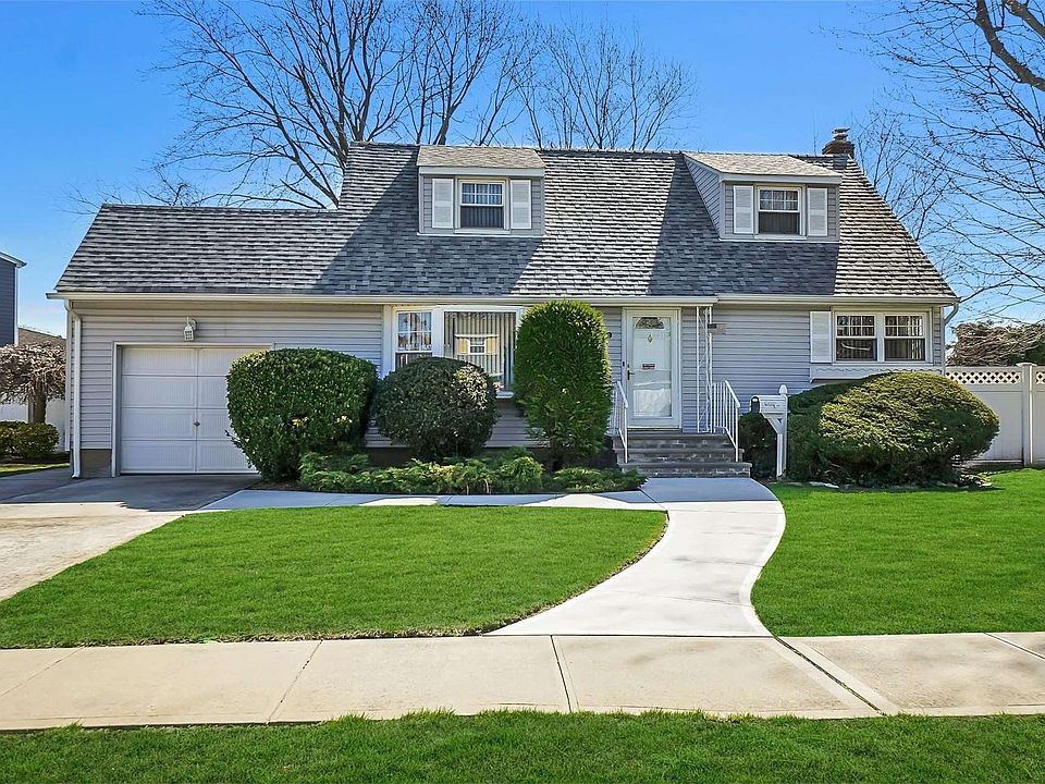 1st image of 39 Surrey Ln