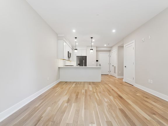 5th image of 8 Husted Ln #1G