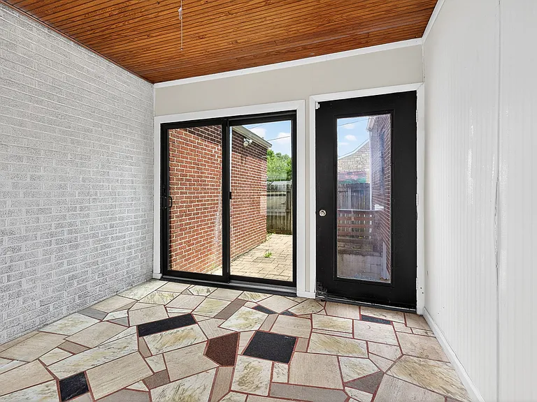 Breezeway to garage