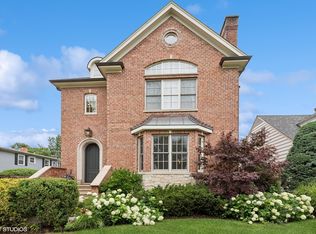 2040 Elmwood Ave, Wilmette, IL