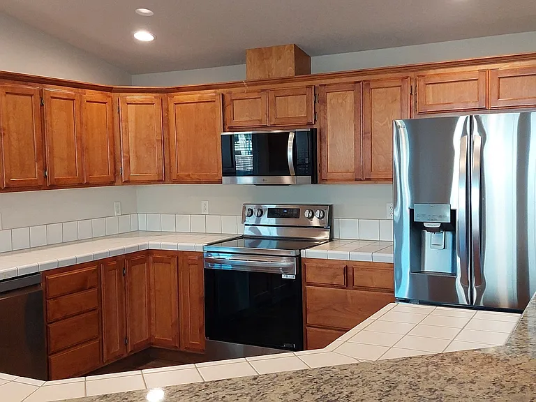 2102 Lara Ln — Photo 7