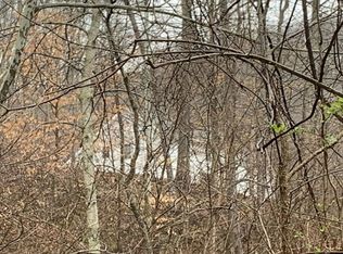 12 Windward Ln, Huntington, WV 25704