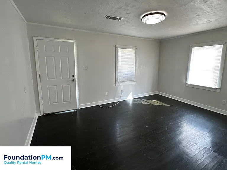 2569 Henderson St — Photo 6