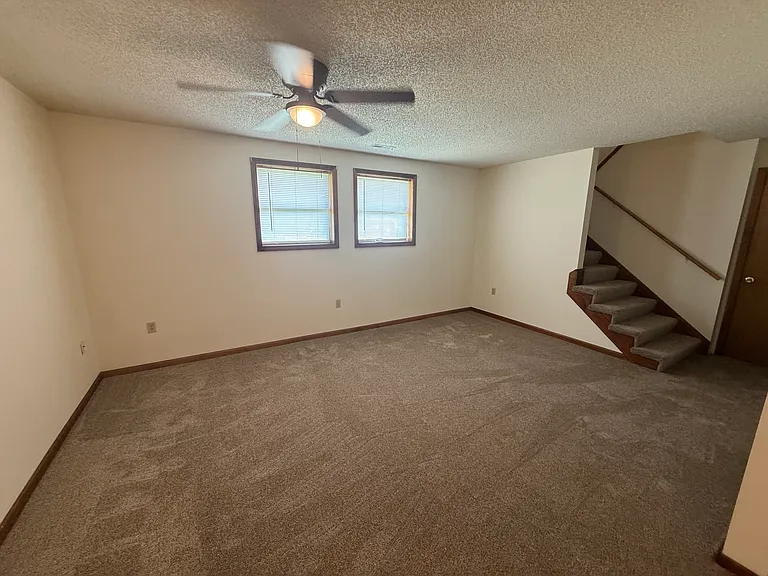 2 bed, 1.5 bath, $850 — Photo 4