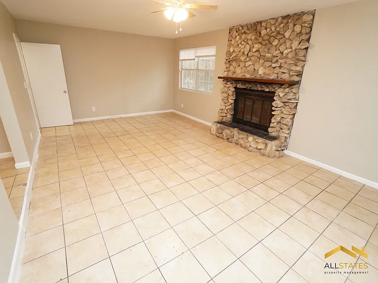 2808 Southwood Dr — Photo 4