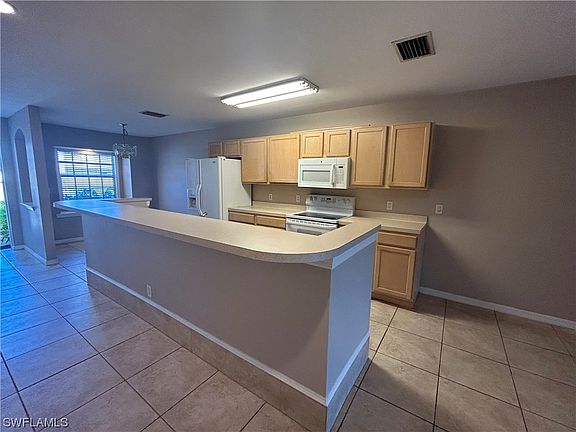 5th image of 722/724 SW 35th St