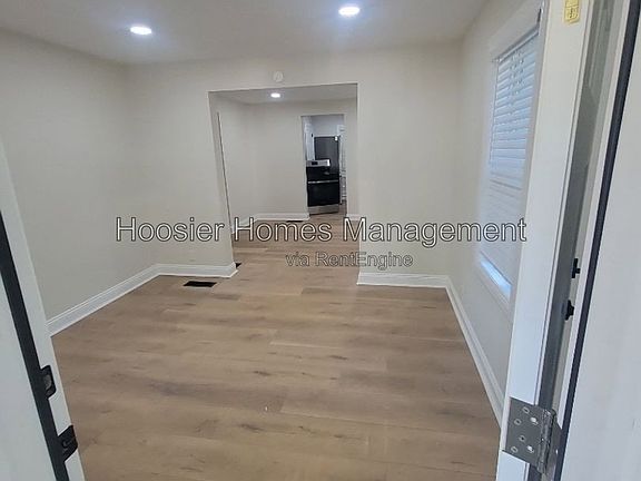 4th image of 4711 Primrose Ave