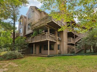 609 Meredith Ln, Cuyahoga Falls, OH 44223