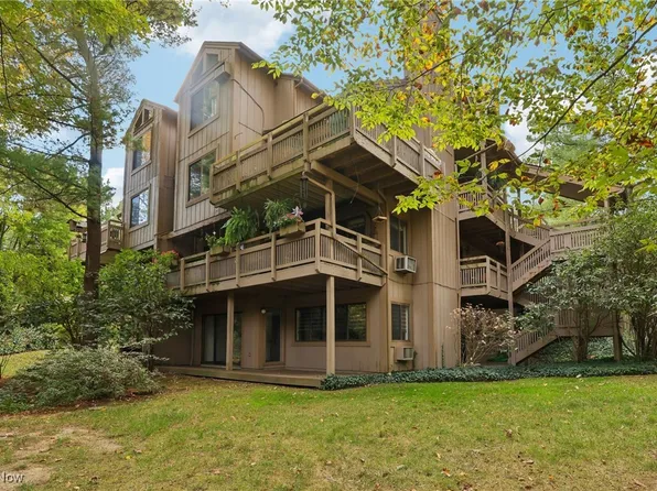 609 Meredith Ln, Cuyahoga Falls, OH 44223