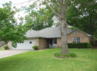 614 Martin St, Bonham, TX 75418