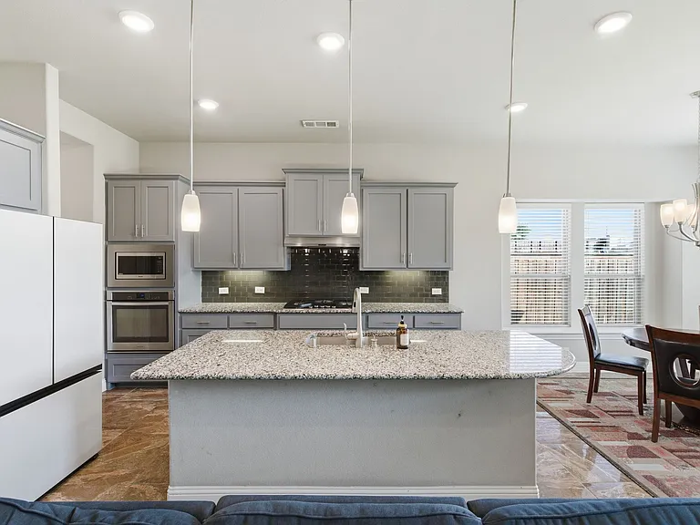 7452 Reverchon Dr — Photo 14