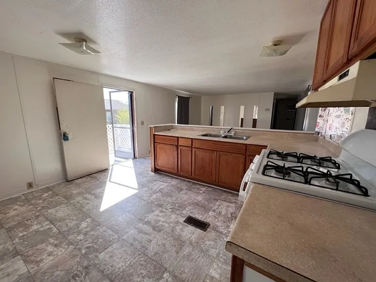 2102 Hermosa Dr — Photo 10