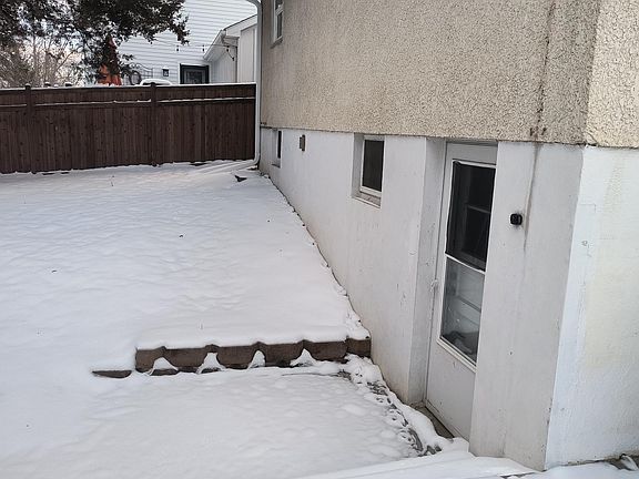 3rd image of 610 Linden St W