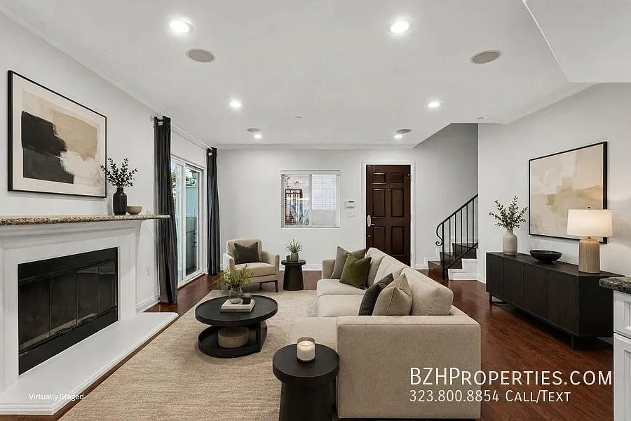 Gorgeous Townhome with Designer Kitchen, Private Garage & Storage — Photo 1