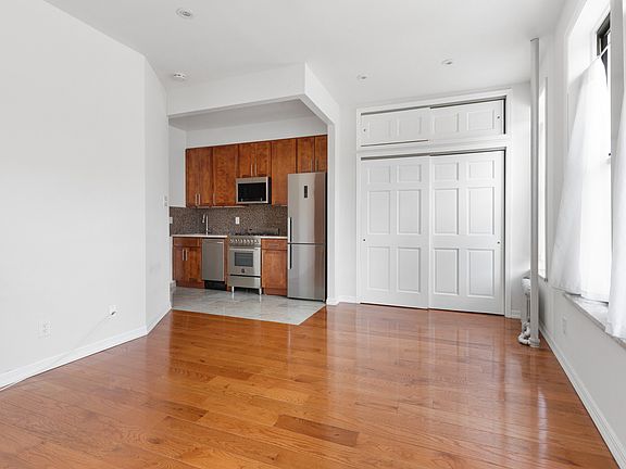 4th image of 2 Bethune St #1-A