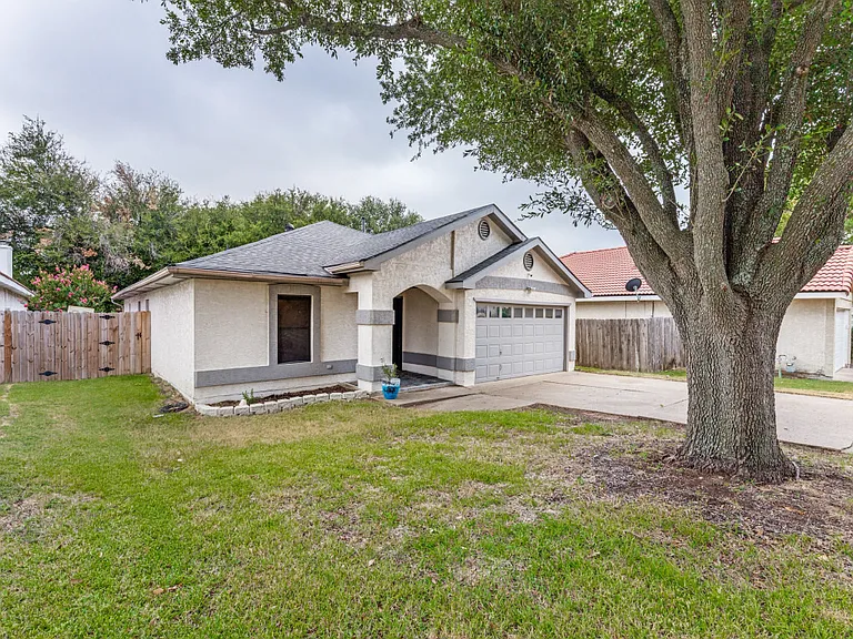2313 Harvest Glen Ct — Photo 2