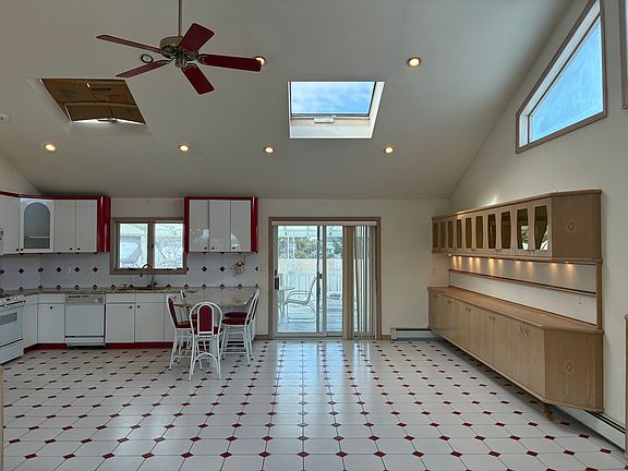 3rd image of 1553 Prospect Ave