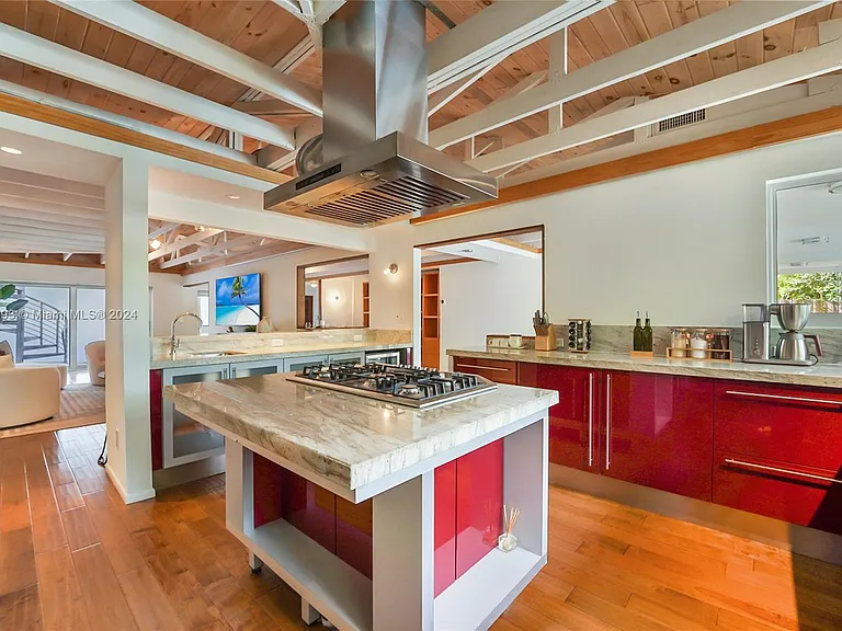 5910 N Bayshore Dr — Photo 19