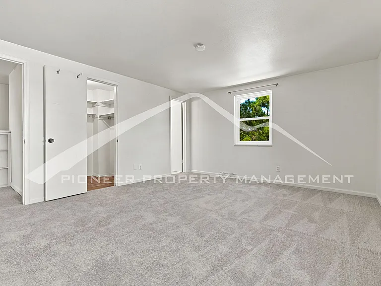 2896 S Paris St — Photo 16