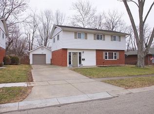 60 Woods Rd, Springboro, OH 45066