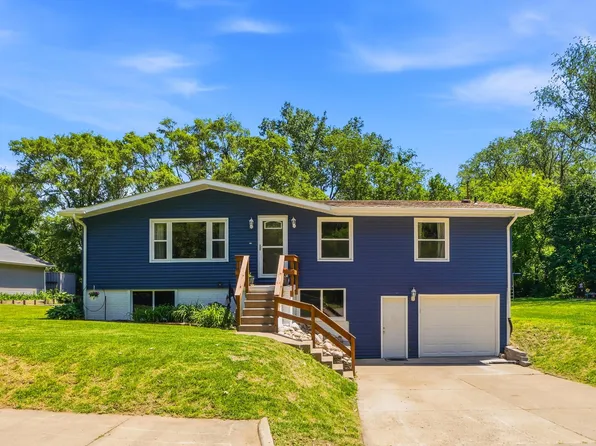 1409 Logan St, Muscatine, IA 52761