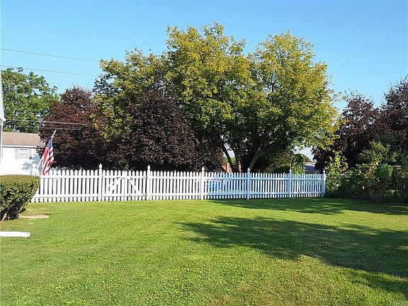 Landscaped, Quadruple City Lot w/ Picket Fence
