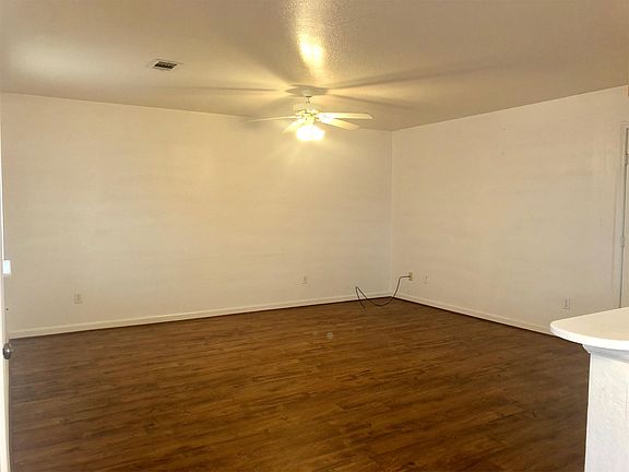 2nd image of 212 Rockyreef Cir