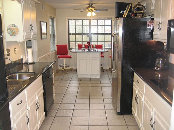 4th image of 2291 Pike Wood Dr
