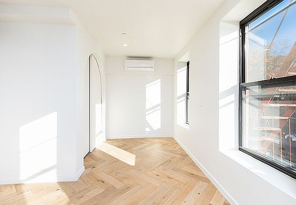 2nd image of 79 Lafayette Ave #4