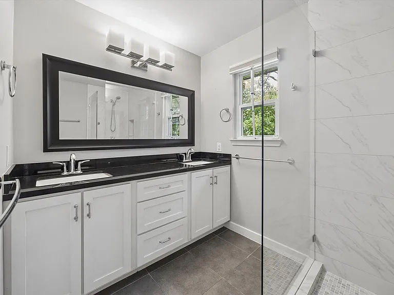 10303 Greenwillow St — Photo 15