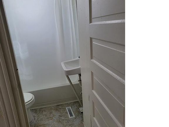 5th image of 2832 Wyoming St Floor 1