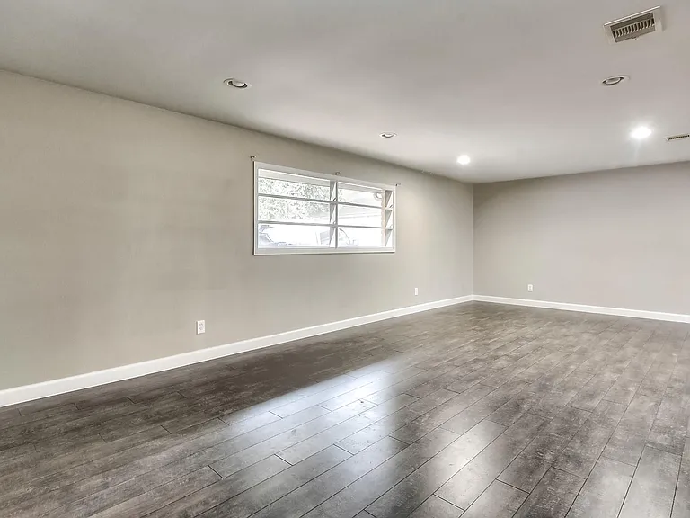 9006 Dunlap St — Photo 17