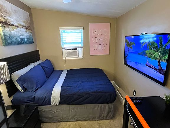 3rd image of 356 Jefferson St Room 1-3