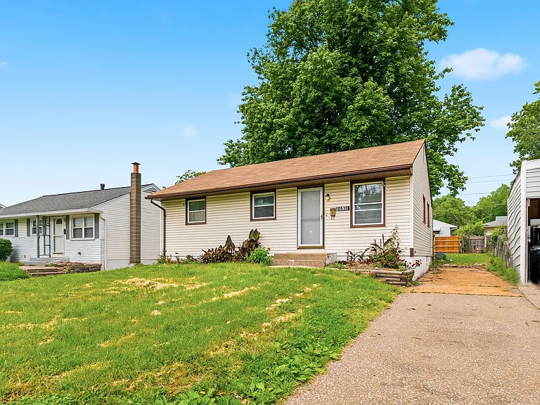 10519 Renfrew Dr — Photo 2