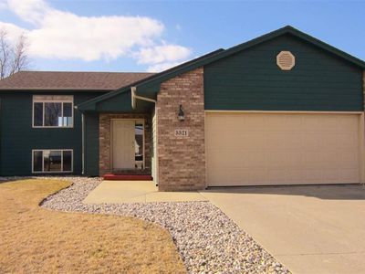 5521 S Aaron Ave, Sioux Falls, SD, 57106