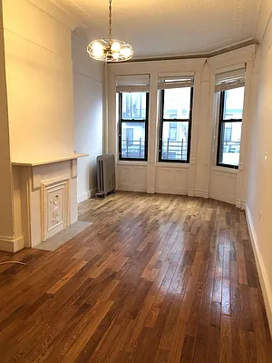 Rented by Nooklyn NYC LLC | media 11