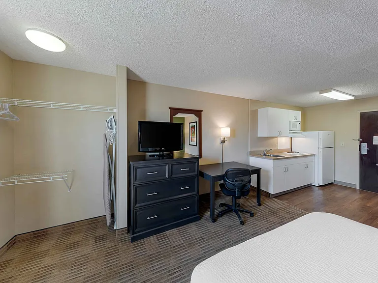 Studio Suite - 1 Queen Bed