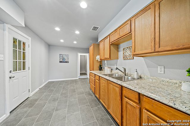 1st image of 515 Overridge Dr