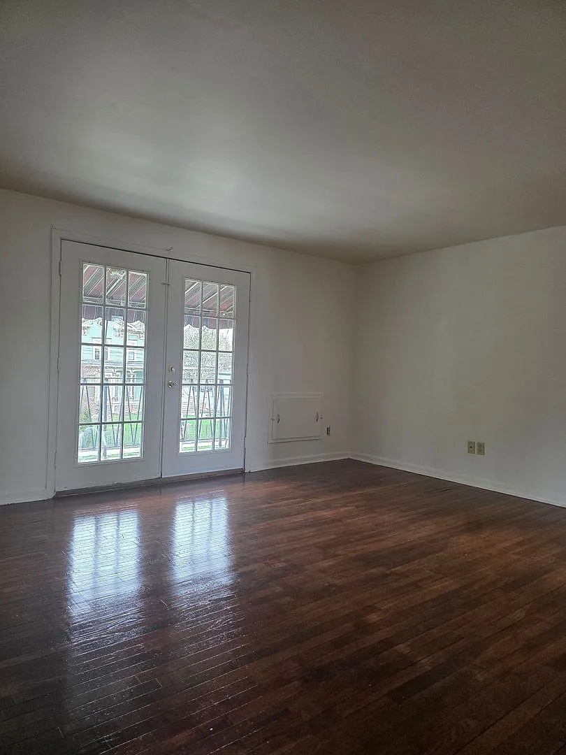 Building Photo - 511 W Water St #F