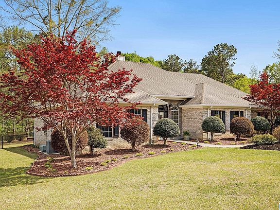 3rd image of 4 Dogwood Dr